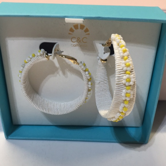 NIB! C&C California Daisy Hoop Earrings - Picture 2 of 3